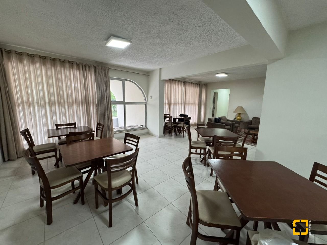 Apartamento com 157m², 5 quartos (sendo 1 suíte), 2 garagens, no bairro Agronômica em Florianópolis