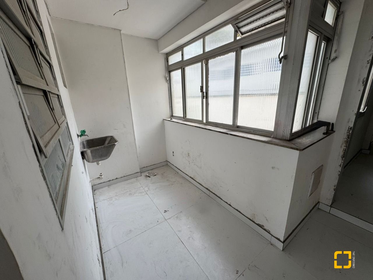 Apartamento com 157m², 5 quartos (sendo 1 suíte), 2 garagens, no bairro Agronômica em Florianópolis
