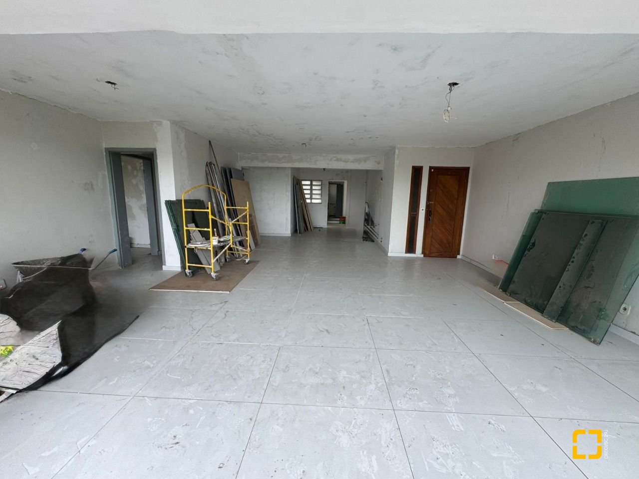 Apartamento com 157m², 5 quartos (sendo 1 suíte), 2 garagens, no bairro Agronômica em Florianópolis