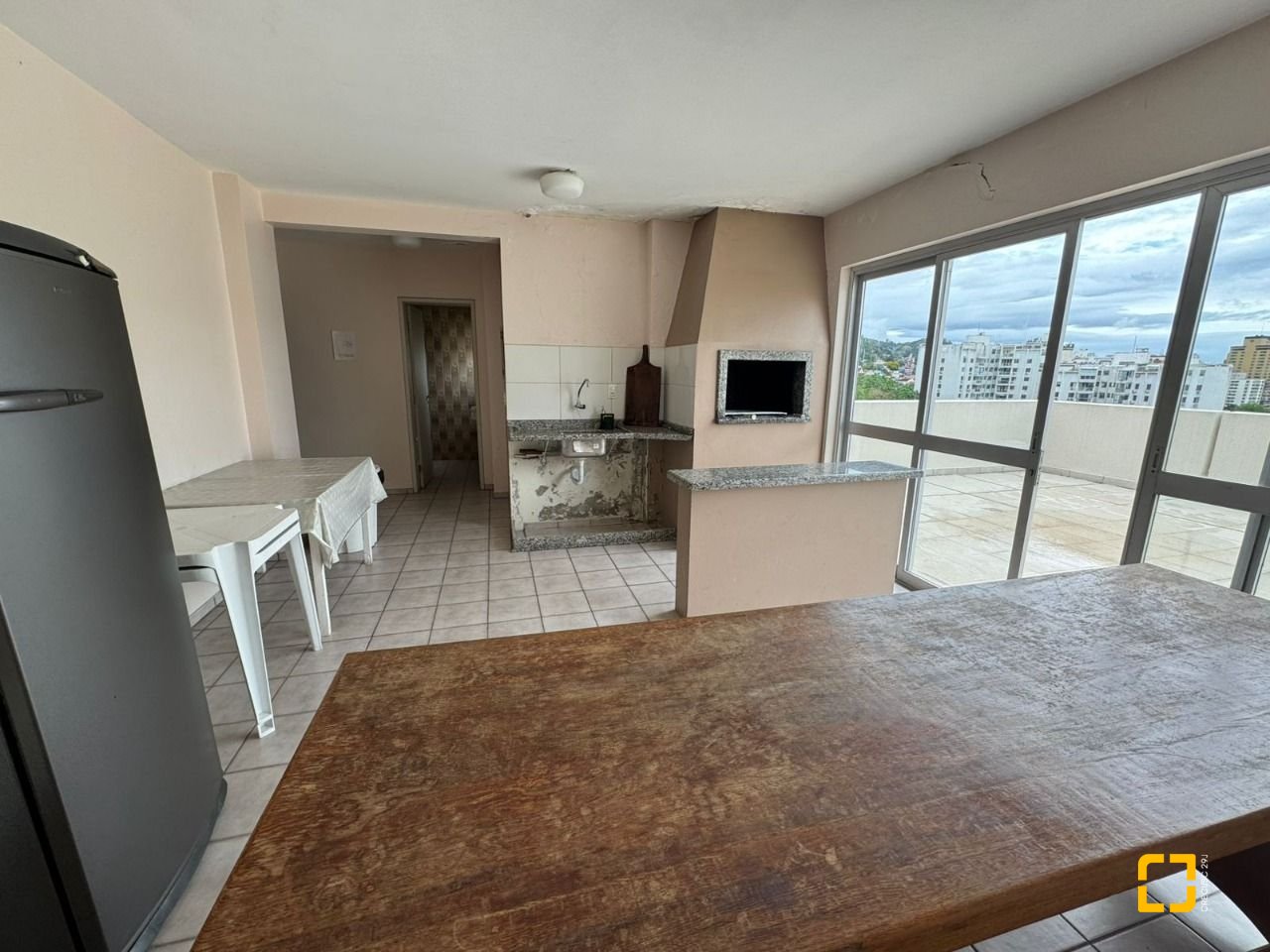 Apartamento com 157m², 5 quartos (sendo 1 suíte), 2 garagens, no bairro Agronômica em Florianópolis