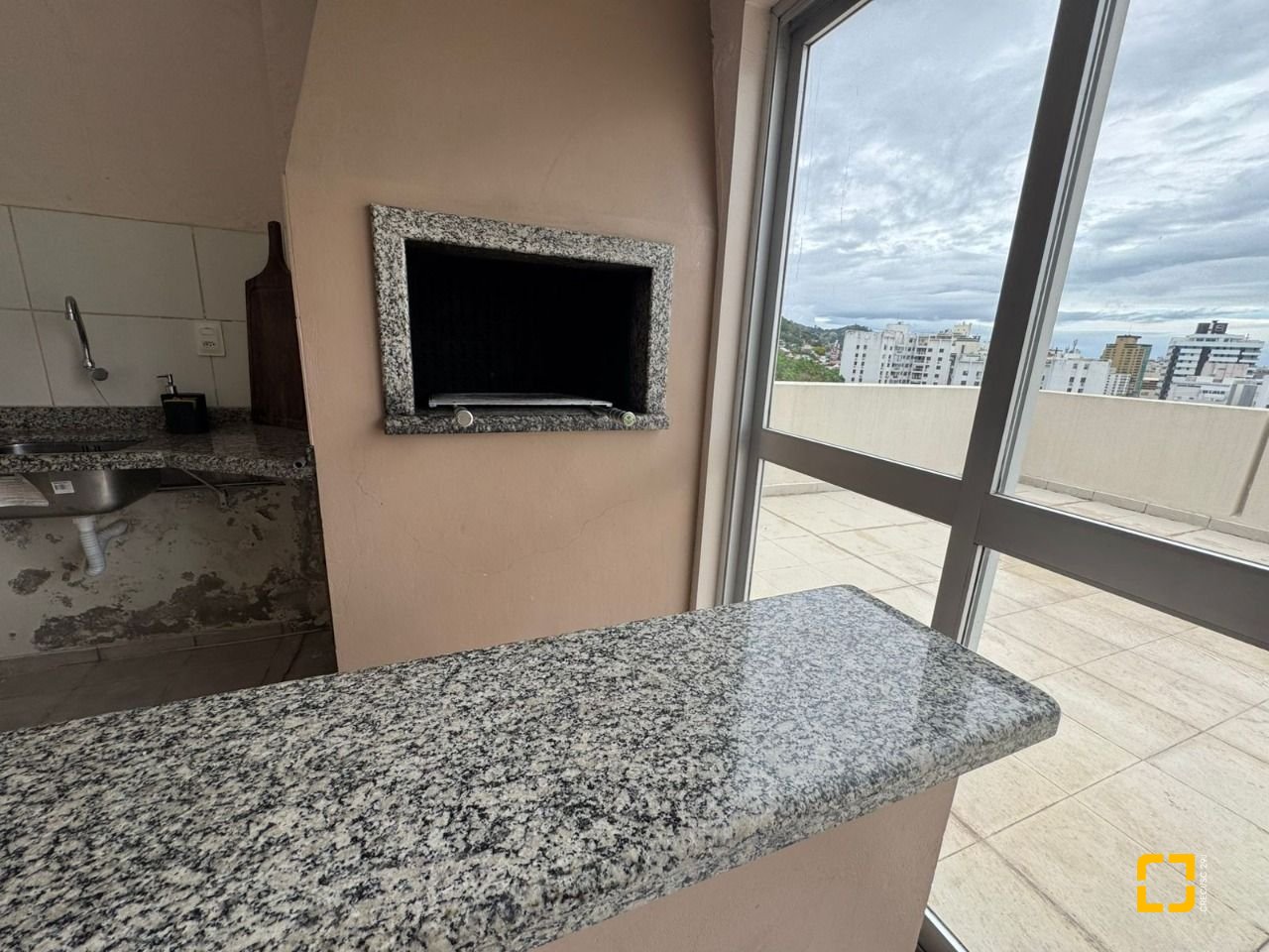 Apartamento com 157m², 5 quartos (sendo 1 suíte), 2 garagens, no bairro Agronômica em Florianópolis