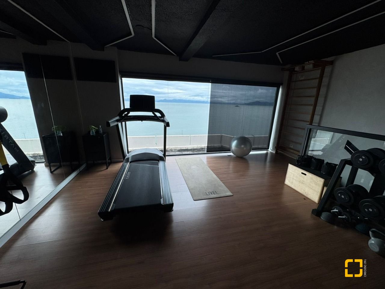 Apartamento com 157m², 5 quartos (sendo 1 suíte), 2 garagens, no bairro Agronômica em Florianópolis