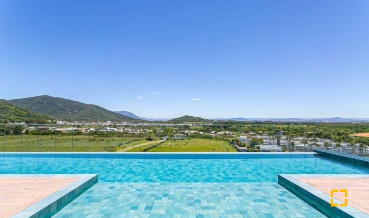 Apartamento com 38m², 2 quartos (sendo 1 suíte), 1 garagem, no bairro Campeche em Florianópolis