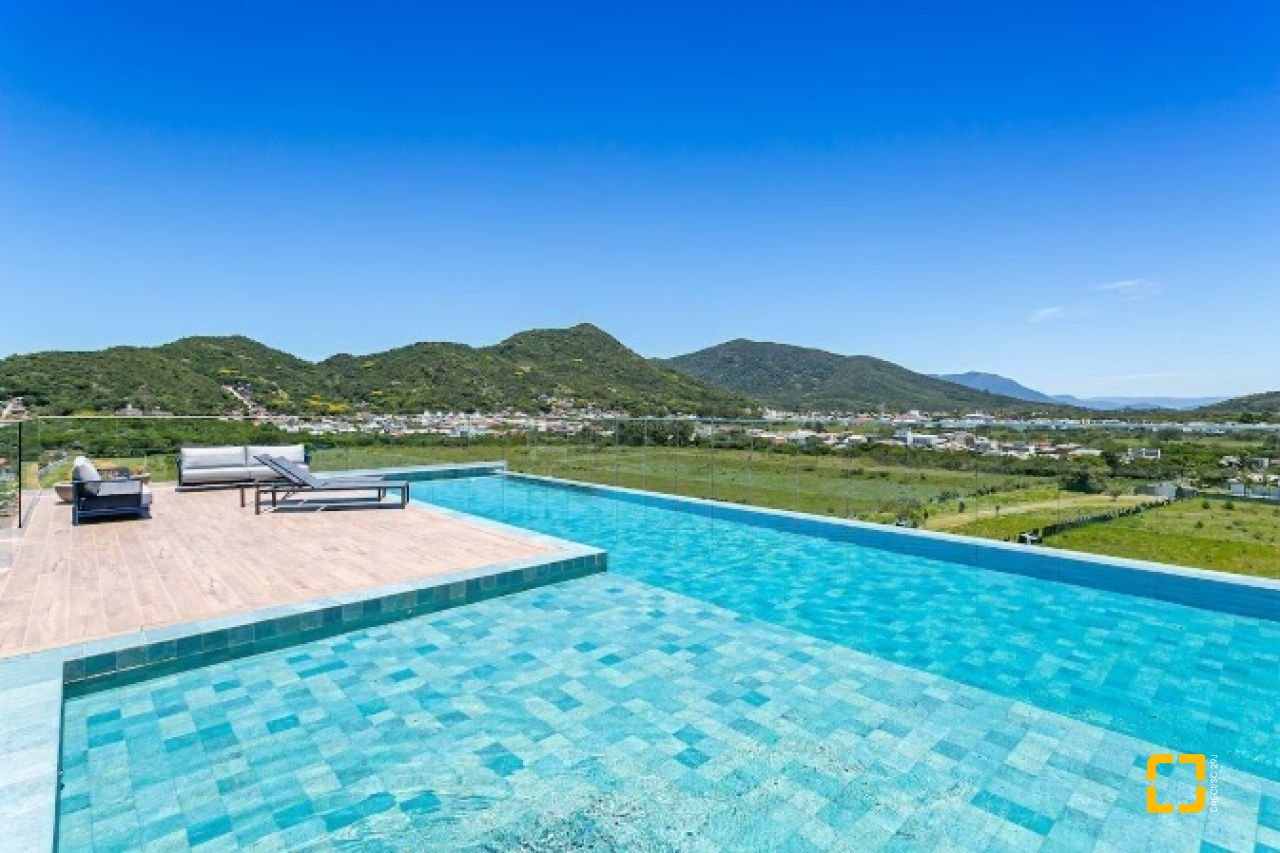 Apartamento com 38m², 2 quartos (sendo 1 suíte), 1 garagem, no bairro Campeche em Florianópolis