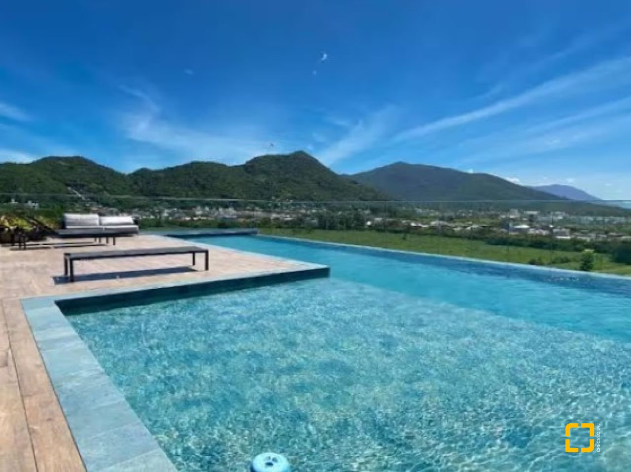 Apartamento com 38m², 2 quartos (sendo 1 suíte), 1 garagem, no bairro Campeche em Florianópolis