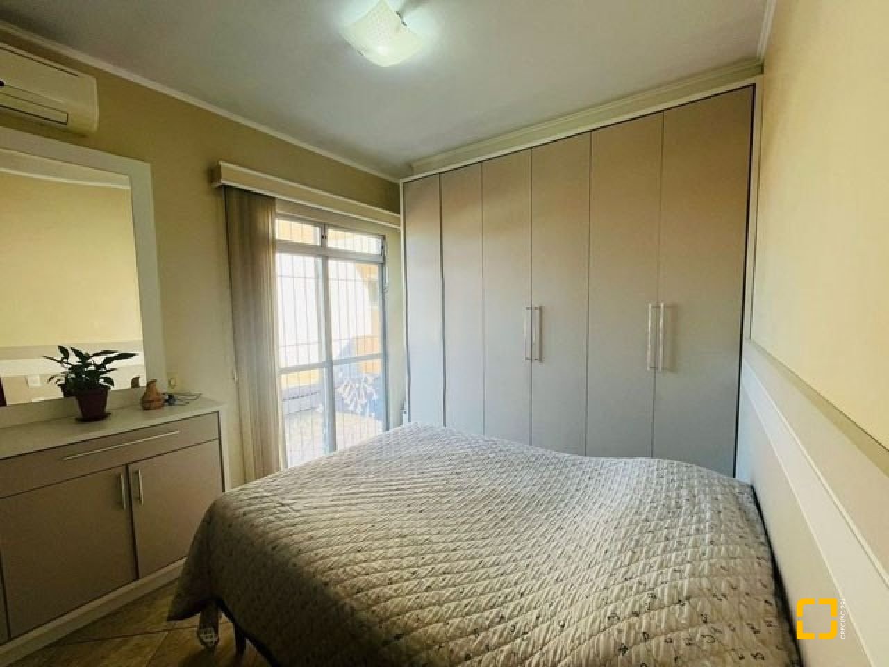 Casa com 70m², 3 quartos (sendo 1 suíte), 1 garagem, no bairro Forquilhas em São José
