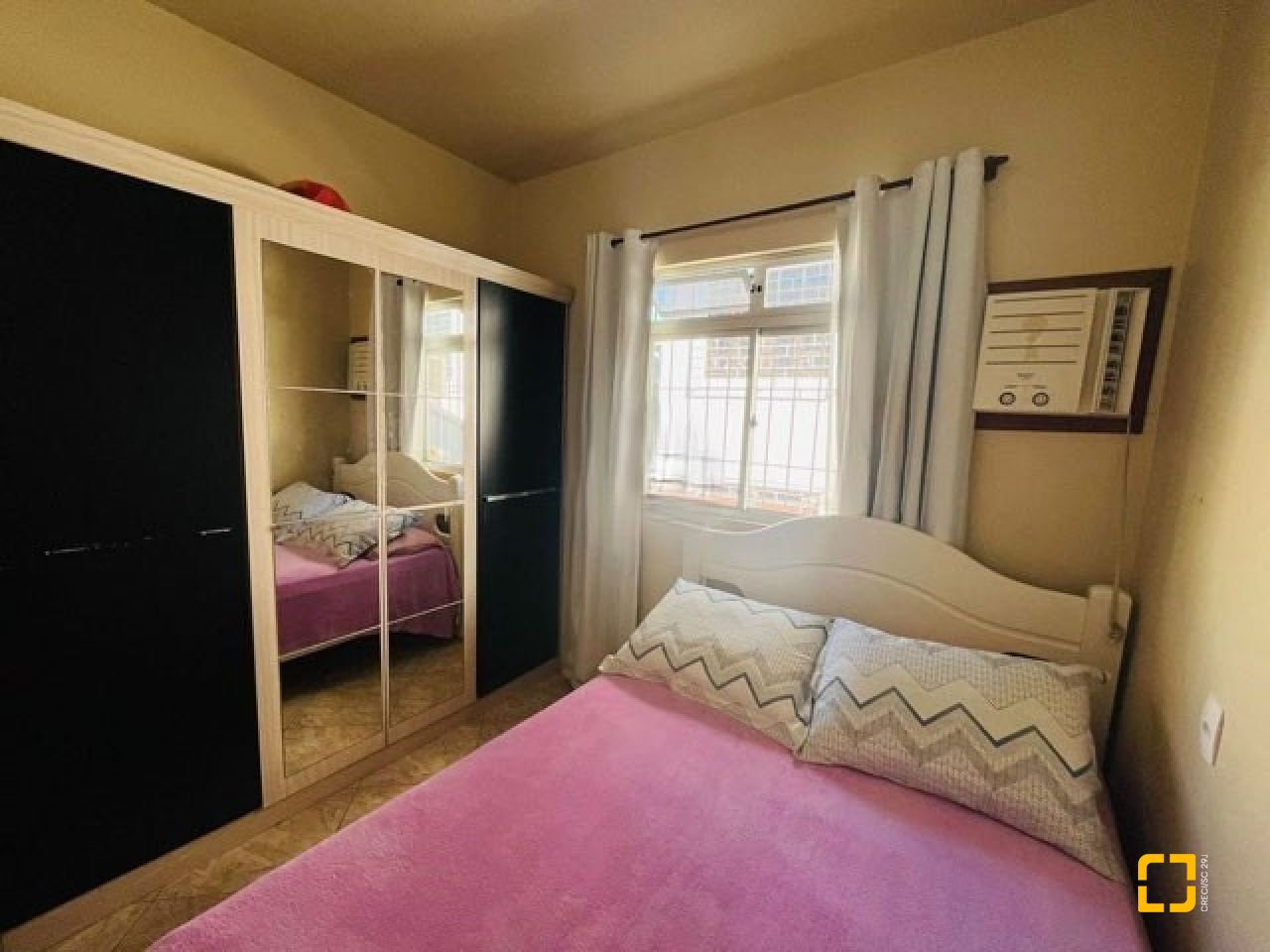 Casa com 70m², 3 quartos (sendo 1 suíte), 1 garagem, no bairro Forquilhas em São José