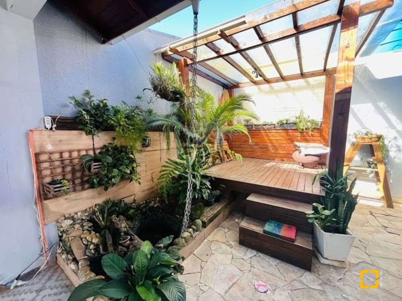 Casa com 70m², 3 quartos (sendo 1 suíte), 1 garagem, no bairro Forquilhas em São José