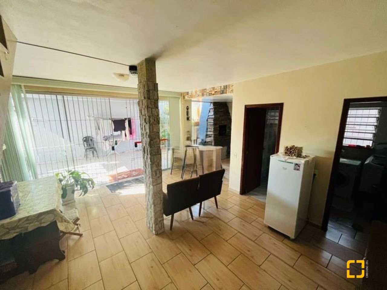 Casa com 70m², 3 quartos (sendo 1 suíte), 1 garagem, no bairro Forquilhas em São José