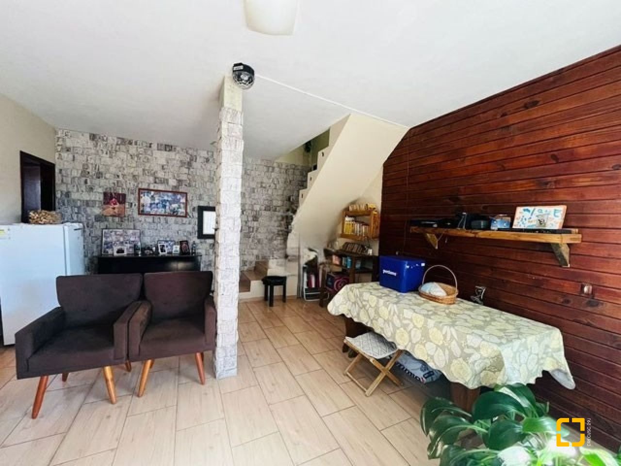 Casa com 70m², 3 quartos (sendo 1 suíte), 1 garagem, no bairro Forquilhas em São José