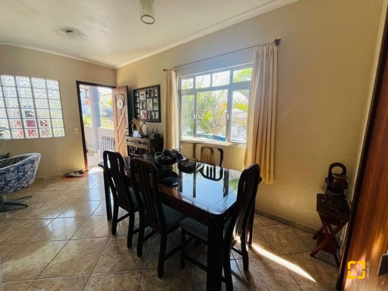 Casa com 70m², 3 quartos (sendo 1 suíte), 1 garagem, no bairro Forquilhas em São José