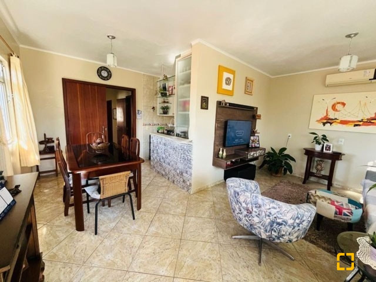 Casa com 70m², 3 quartos (sendo 1 suíte), 1 garagem, no bairro Forquilhas em São José