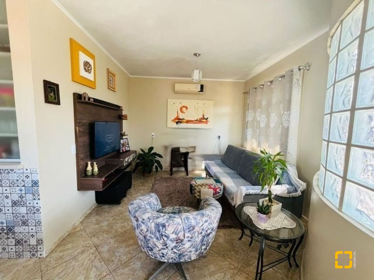 Casa com 70m², 3 quartos (sendo 1 suíte), 1 garagem, no bairro Forquilhas em São José