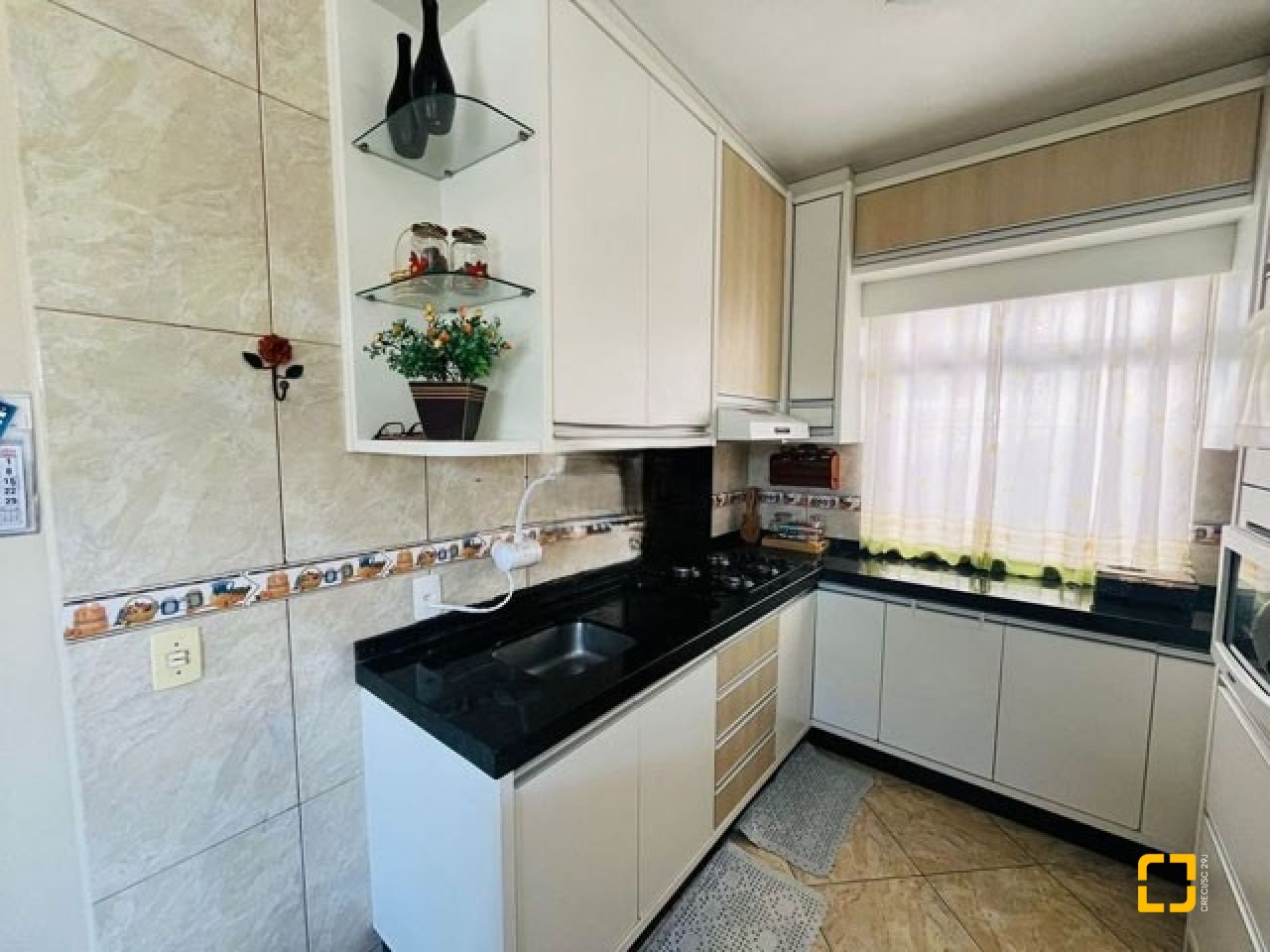 Casa com 70m², 3 quartos (sendo 1 suíte), 1 garagem, no bairro Forquilhas em São José