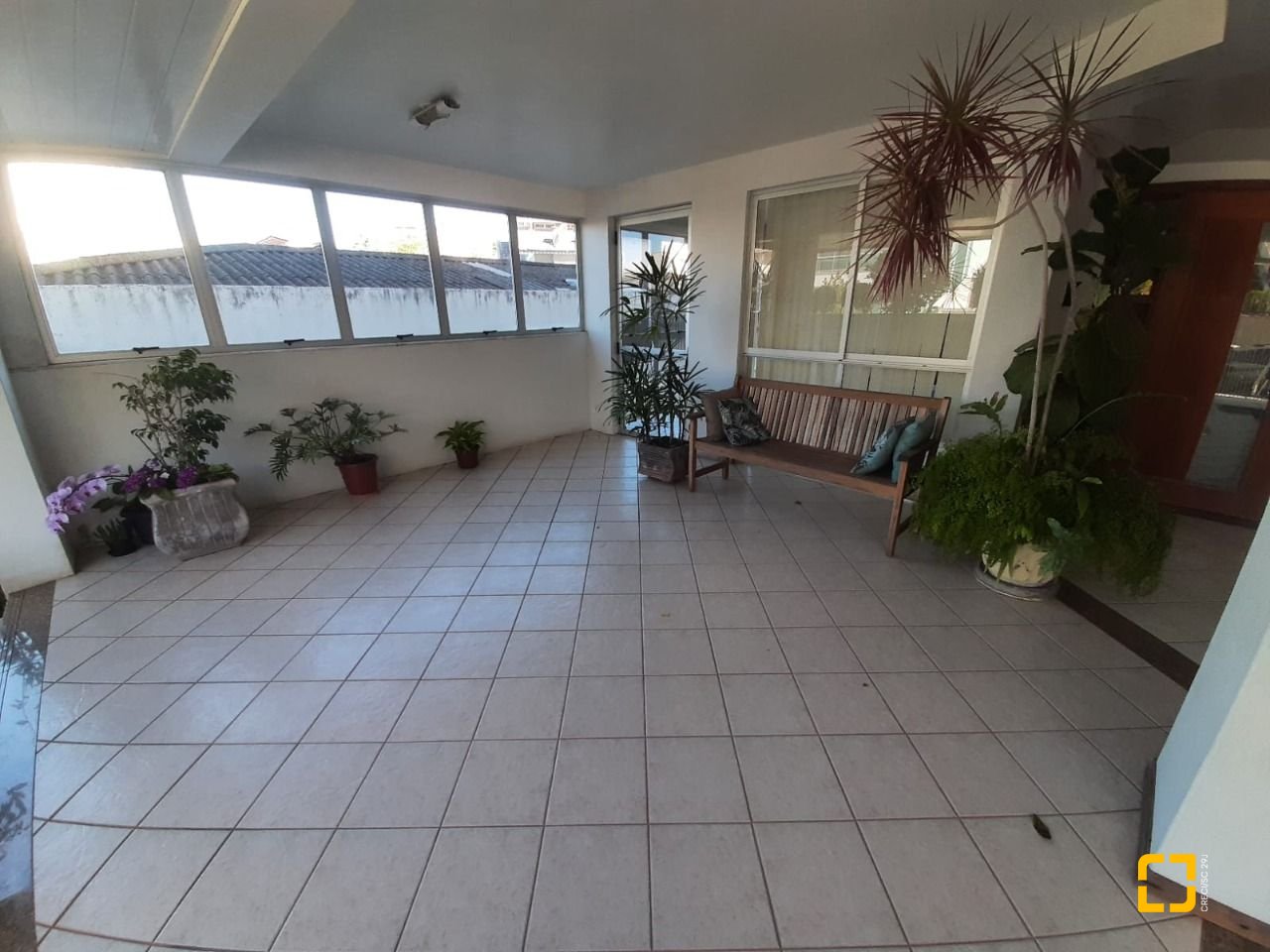 Apartamento com 96m², 4 quartos (sendo 1 suíte), 1 garagem, no bairro Estreito em Florianópolis