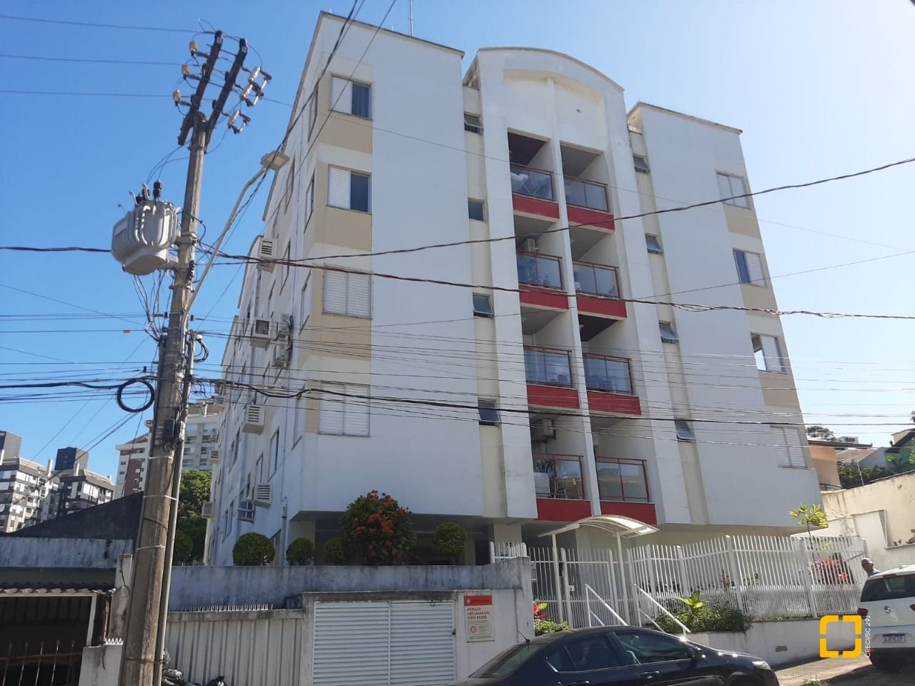 Apartamento com 96m², 4 quartos (sendo 1 suíte), 1 garagem, no bairro Estreito em Florianópolis