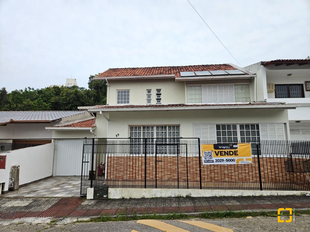 Casa com 249m², 5 quartos (sendo 1 suíte), 4 garagens, no bairro Itaguaçu em Florianópolis