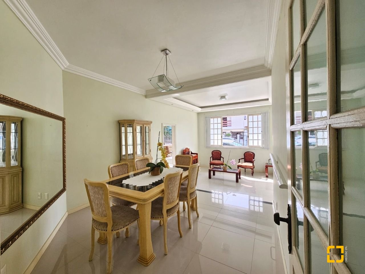 Casa com 249m², 5 quartos (sendo 1 suíte), 4 garagens, no bairro Itaguaçu em Florianópolis