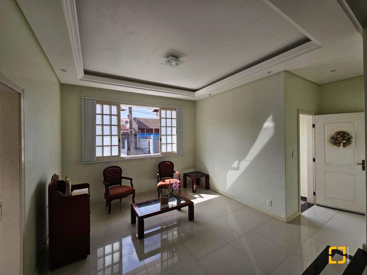 Casa com 249m², 5 quartos (sendo 1 suíte), 4 garagens, no bairro Itaguaçu em Florianópolis