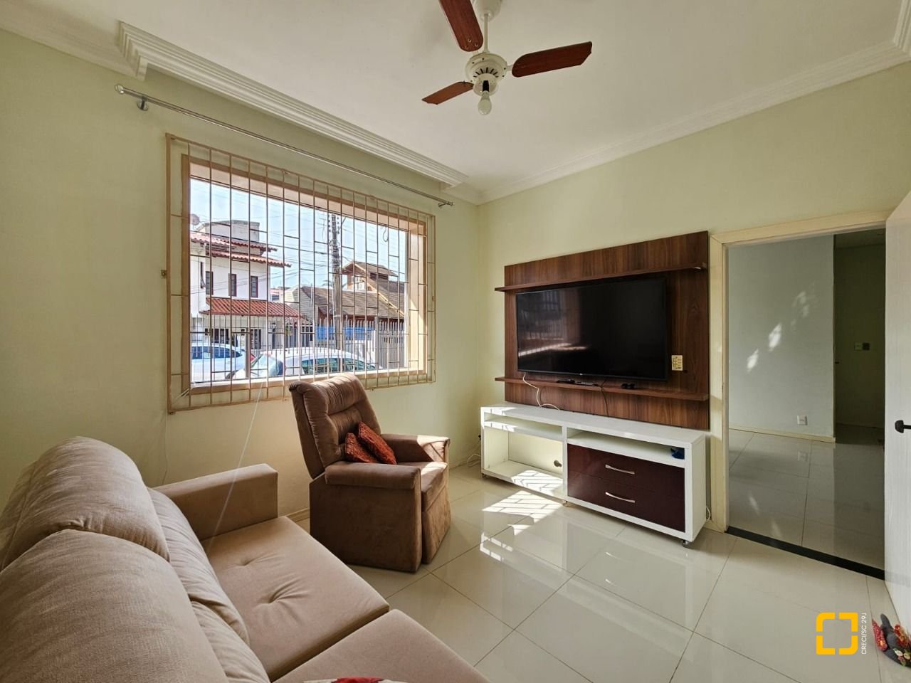 Casa com 249m², 5 quartos (sendo 1 suíte), 4 garagens, no bairro Itaguaçu em Florianópolis
