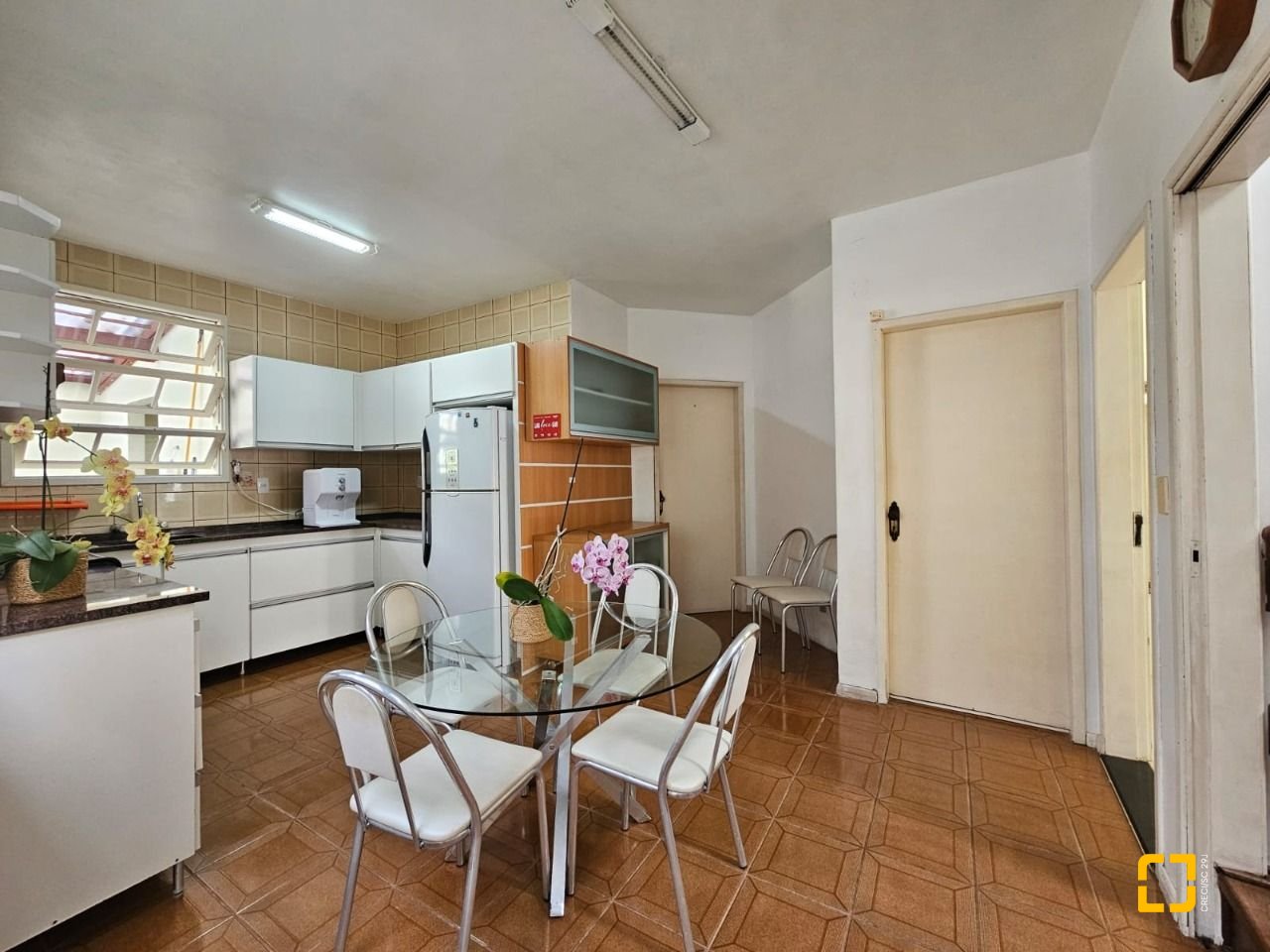 Casa com 249m², 5 quartos (sendo 1 suíte), 4 garagens, no bairro Itaguaçu em Florianópolis