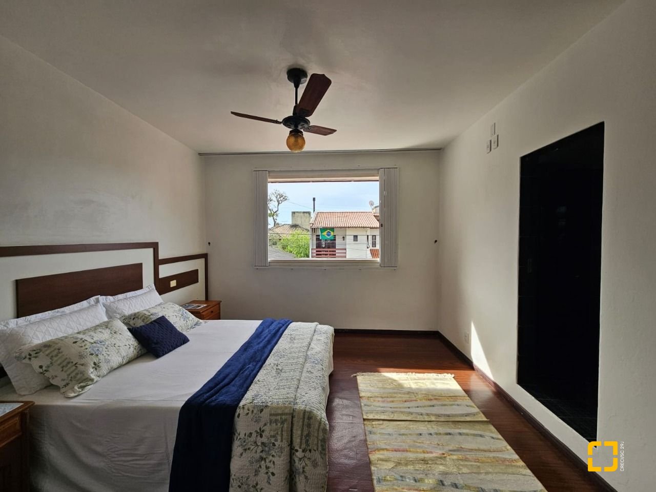 Casa com 249m², 5 quartos (sendo 1 suíte), 4 garagens, no bairro Itaguaçu em Florianópolis