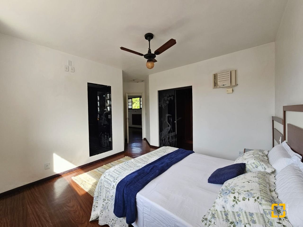 Casa com 249m², 5 quartos (sendo 1 suíte), 4 garagens, no bairro Itaguaçu em Florianópolis