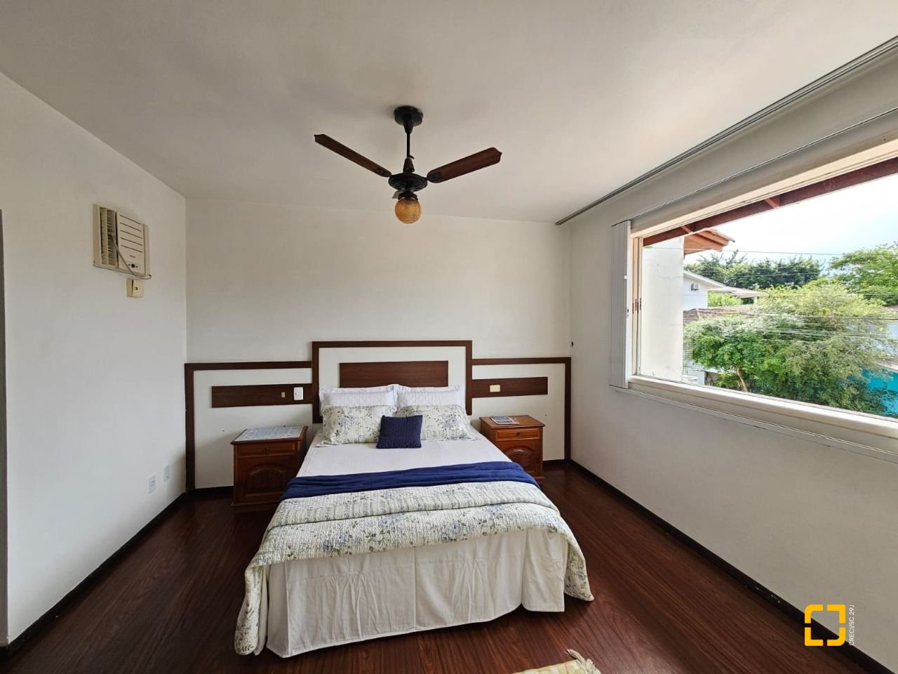 Casa com 249m², 5 quartos (sendo 1 suíte), 4 garagens, no bairro Itaguaçu em Florianópolis