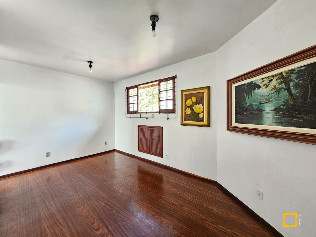 Casa com 249m², 5 quartos (sendo 1 suíte), 4 garagens, no bairro Itaguaçu em Florianópolis