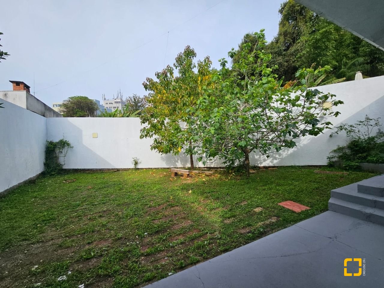 Casa com 249m², 5 quartos (sendo 1 suíte), 4 garagens, no bairro Itaguaçu em Florianópolis