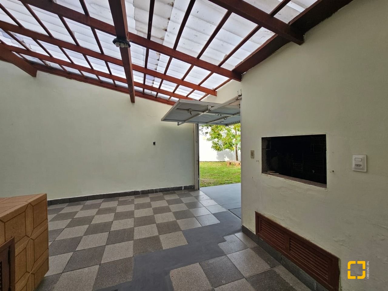 Casa com 249m², 5 quartos (sendo 1 suíte), 4 garagens, no bairro Itaguaçu em Florianópolis