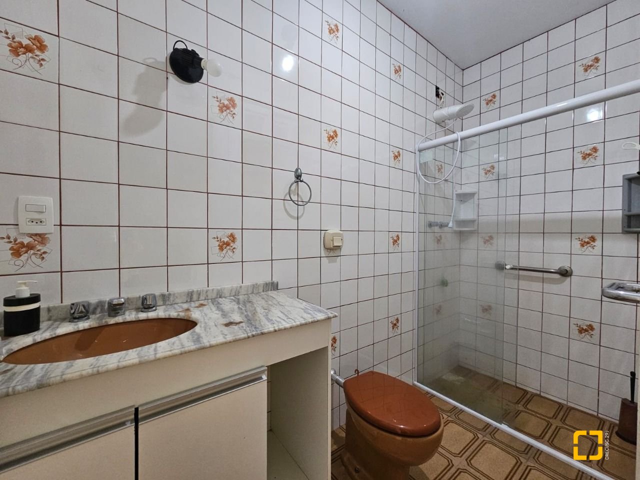 Casa com 249m², 5 quartos (sendo 1 suíte), 4 garagens, no bairro Itaguaçu em Florianópolis
