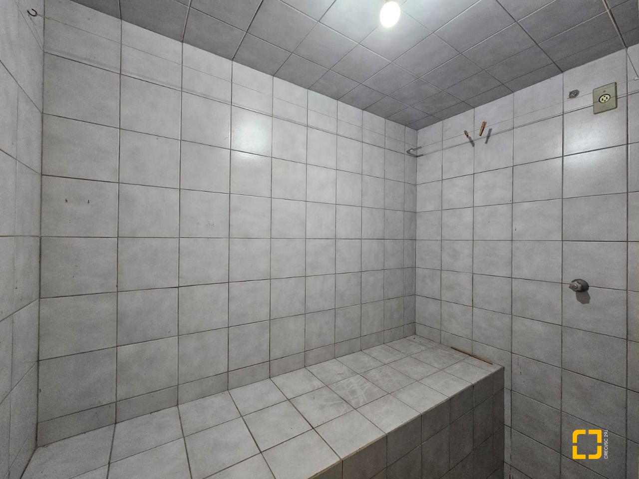 Casa com 249m², 5 quartos (sendo 1 suíte), 4 garagens, no bairro Itaguaçu em Florianópolis