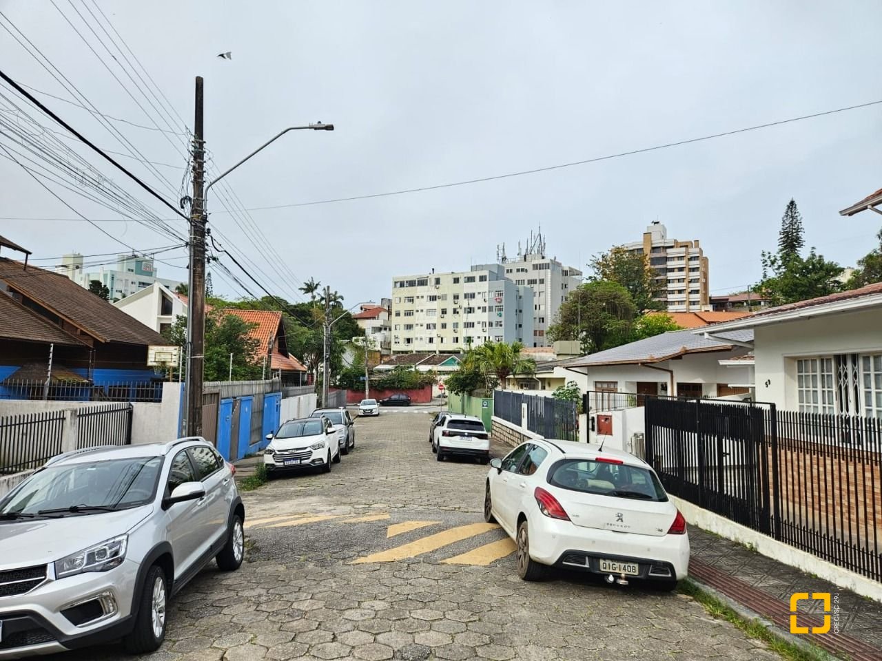 Casa com 249m², 5 quartos (sendo 1 suíte), 4 garagens, no bairro Itaguaçu em Florianópolis