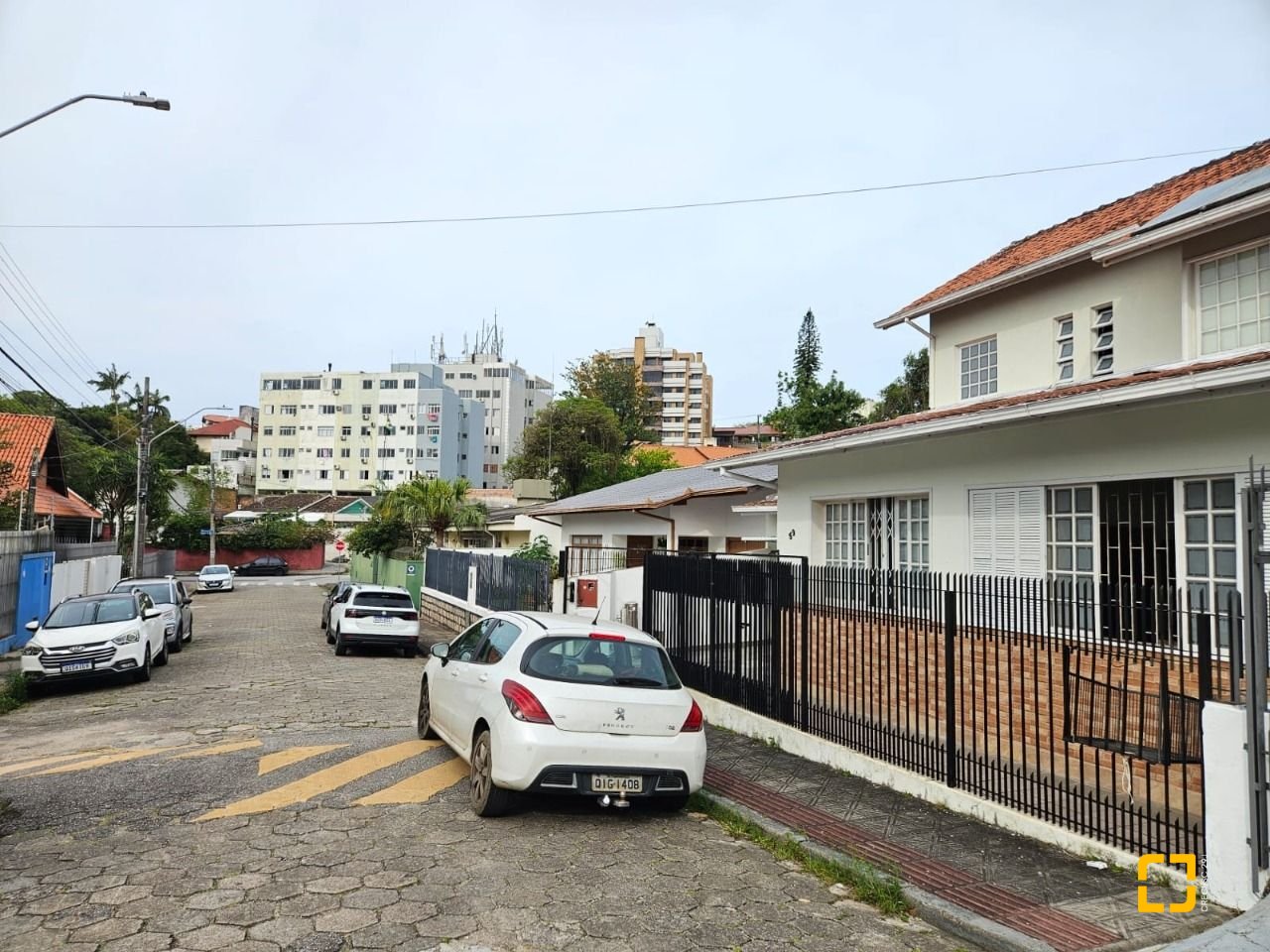 Casa com 249m², 5 quartos (sendo 1 suíte), 4 garagens, no bairro Itaguaçu em Florianópolis