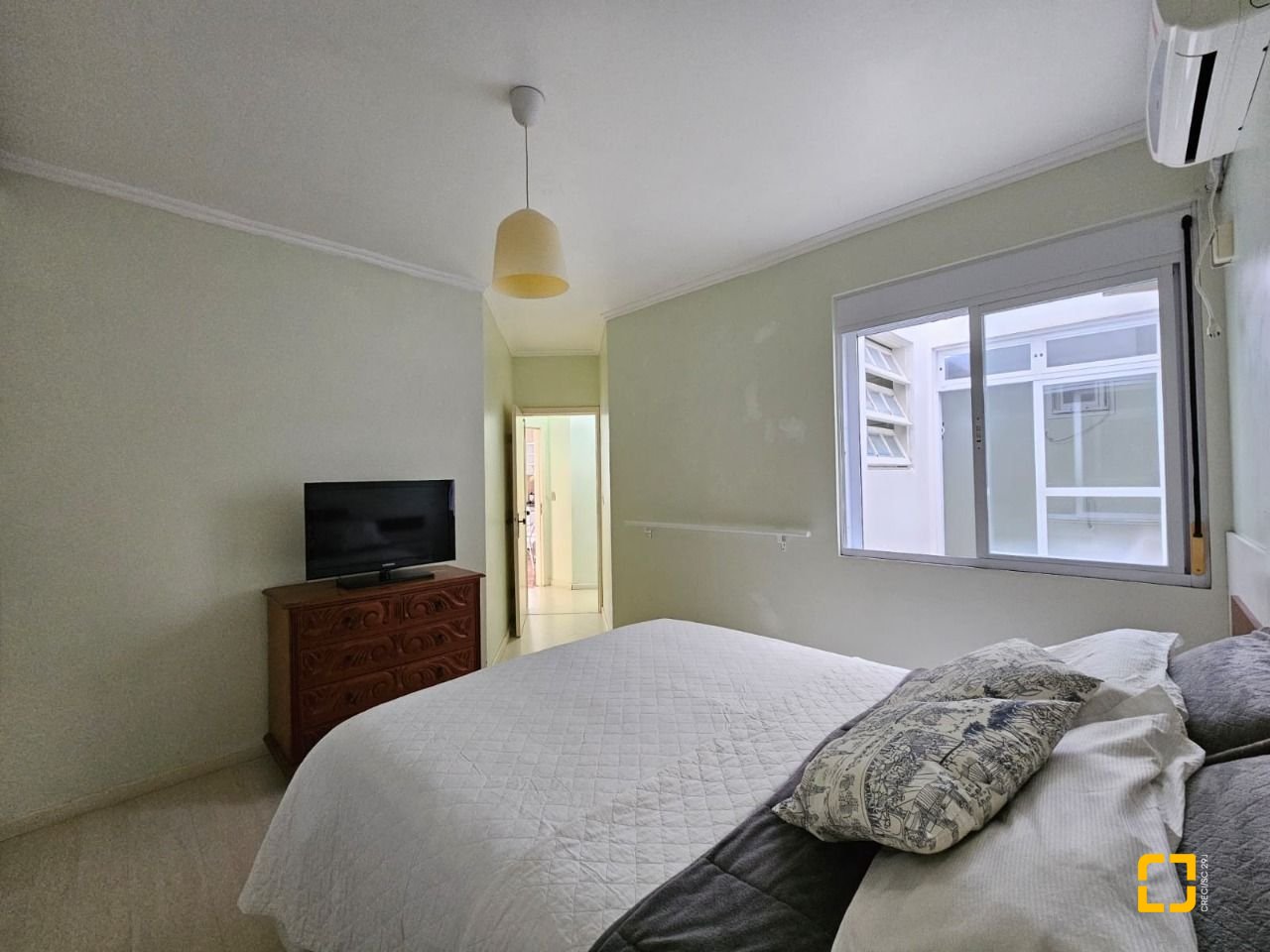 Casa com 249m², 5 quartos (sendo 1 suíte), 4 garagens, no bairro Itaguaçu em Florianópolis