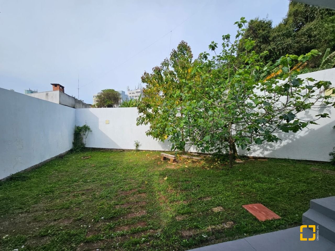 Casa com 249m², 5 quartos (sendo 1 suíte), 4 garagens, no bairro Itaguaçu em Florianópolis