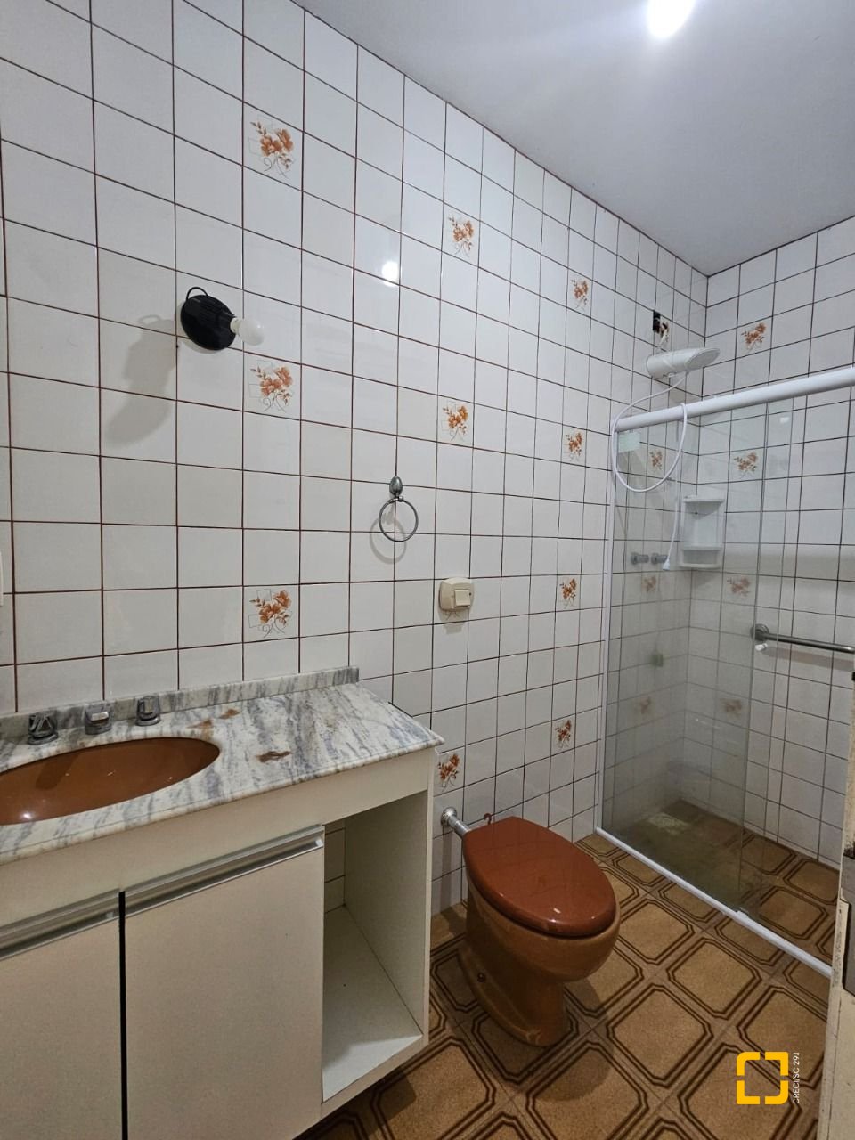 Casa com 249m², 5 quartos (sendo 1 suíte), 4 garagens, no bairro Itaguaçu em Florianópolis