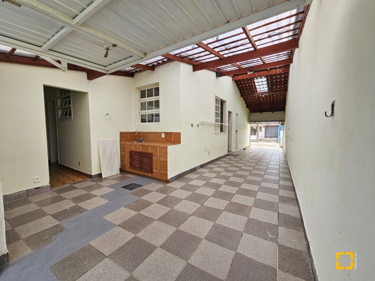 Casa com 249m², 5 quartos (sendo 1 suíte), 4 garagens, no bairro Itaguaçu em Florianópolis