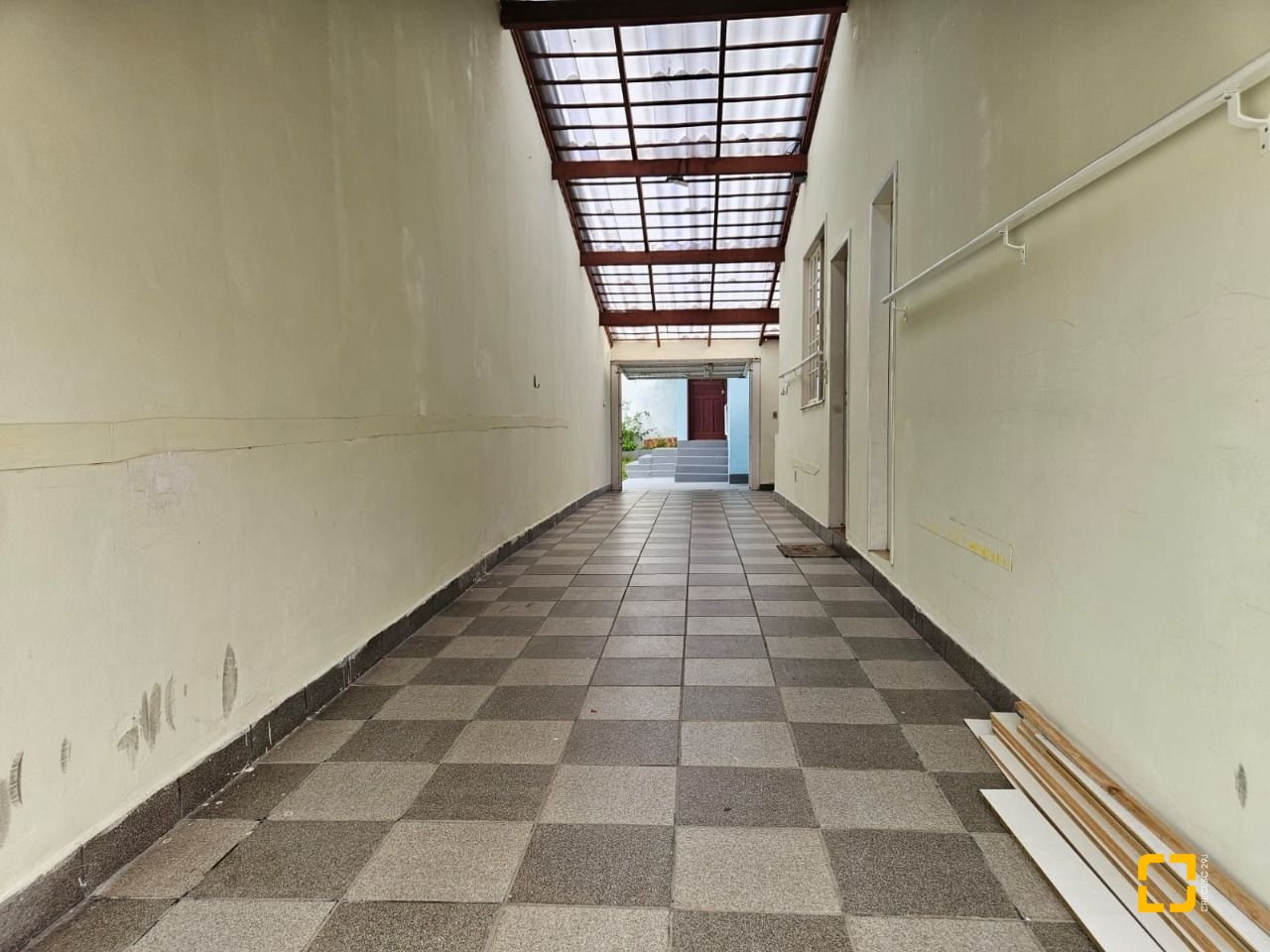 Casa com 249m², 5 quartos (sendo 1 suíte), 4 garagens, no bairro Itaguaçu em Florianópolis