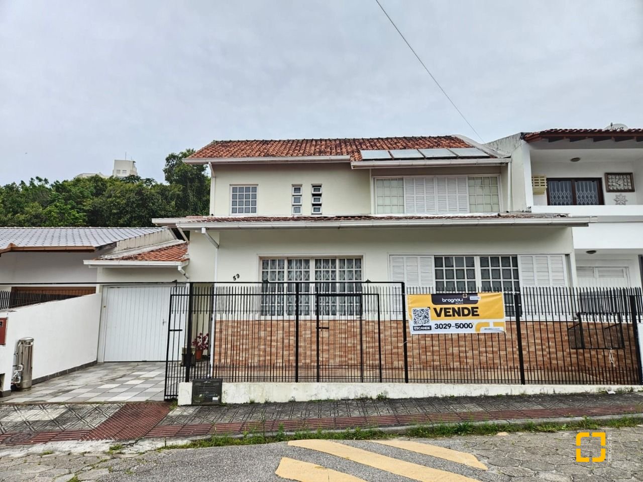 Casa com 249m², 5 quartos (sendo 1 suíte), 4 garagens, no bairro Itaguaçu em Florianópolis