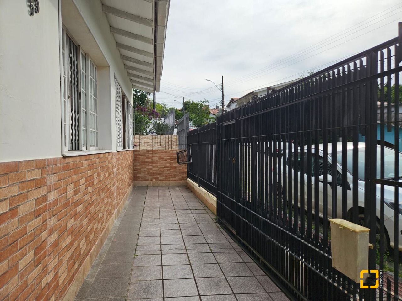 Casa com 249m², 5 quartos (sendo 1 suíte), 4 garagens, no bairro Itaguaçu em Florianópolis