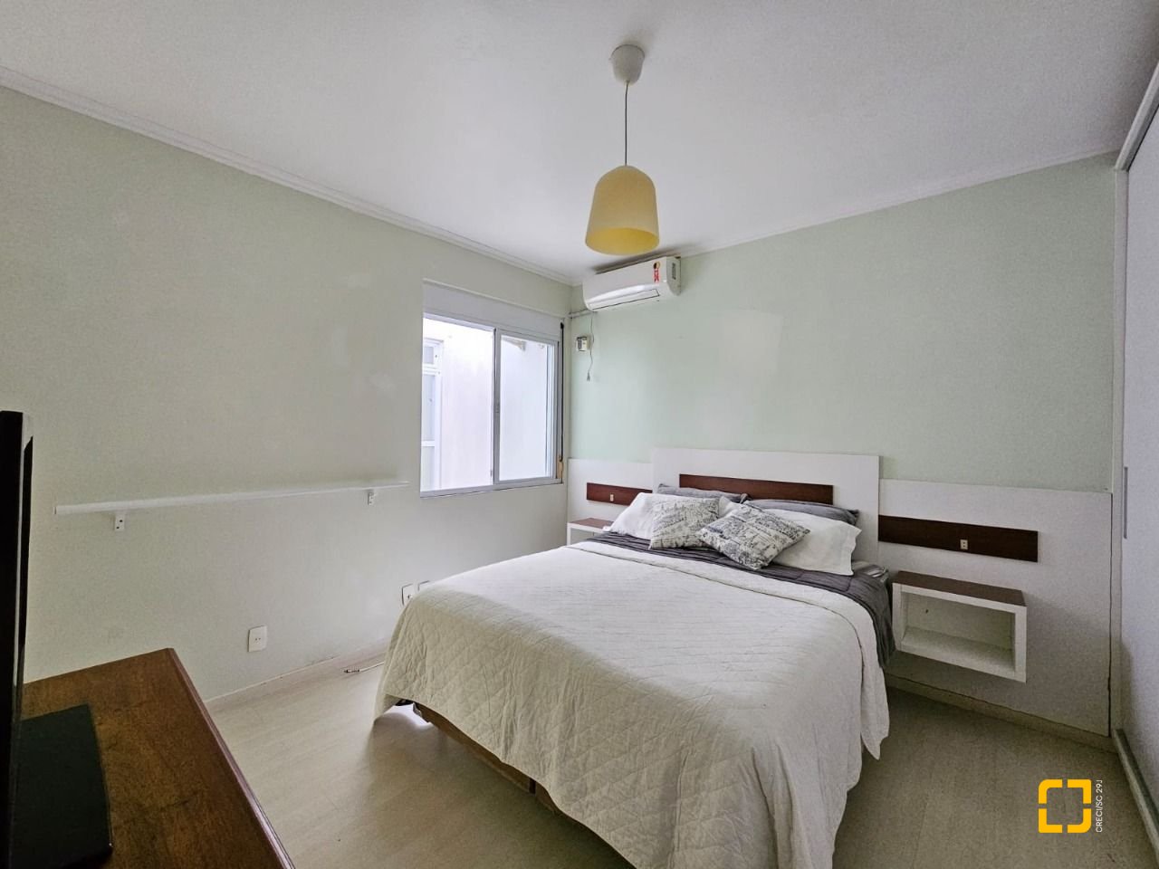 Casa com 249m², 5 quartos (sendo 1 suíte), 4 garagens, no bairro Itaguaçu em Florianópolis