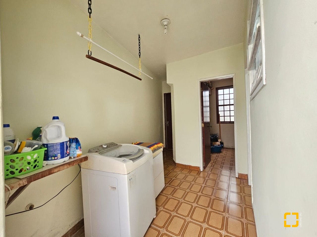 Casa com 249m², 5 quartos (sendo 1 suíte), 4 garagens, no bairro Itaguaçu em Florianópolis