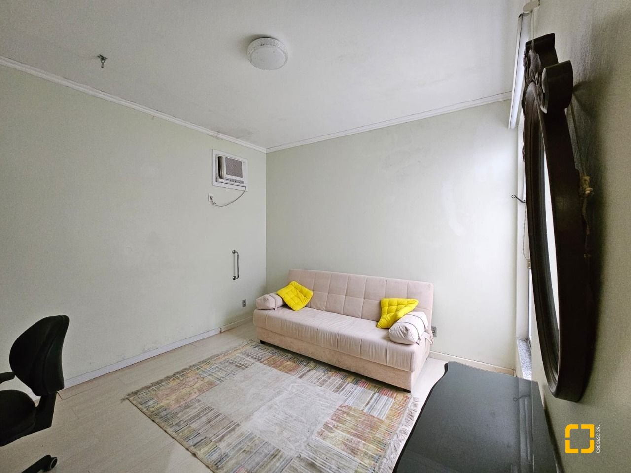 Casa com 249m², 5 quartos (sendo 1 suíte), 4 garagens, no bairro Itaguaçu em Florianópolis