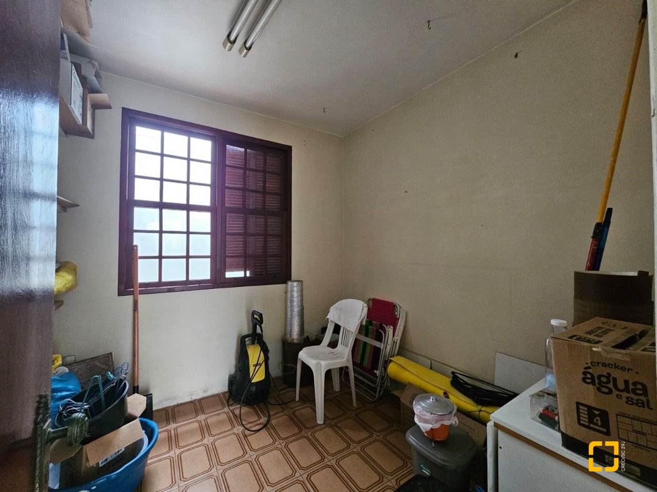 Casa com 249m², 5 quartos (sendo 1 suíte), 4 garagens, no bairro Itaguaçu em Florianópolis
