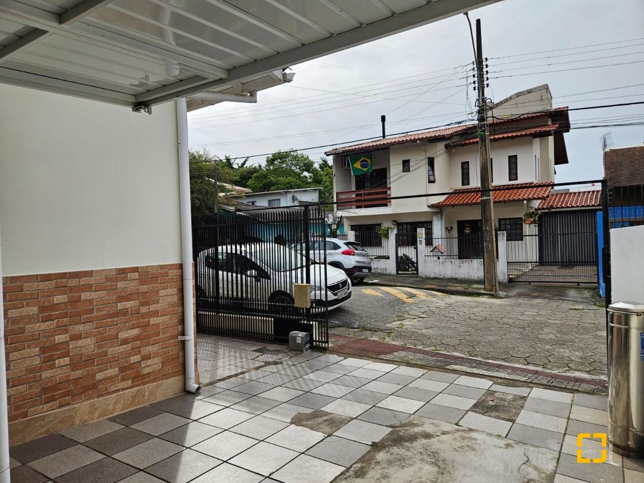 Casa com 249m², 5 quartos (sendo 1 suíte), 4 garagens, no bairro Itaguaçu em Florianópolis