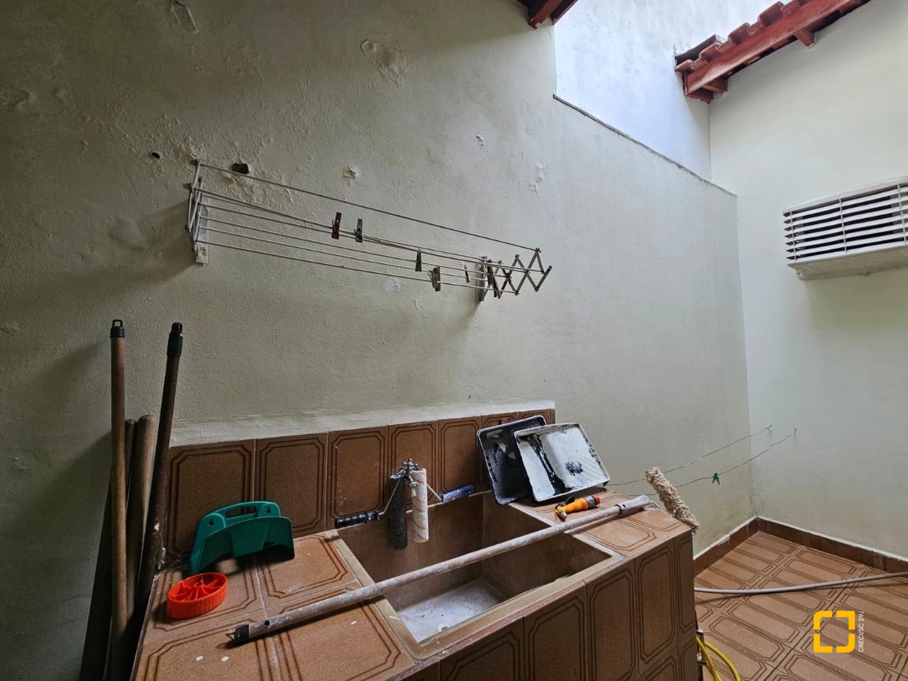 Casa com 249m², 5 quartos (sendo 1 suíte), 4 garagens, no bairro Itaguaçu em Florianópolis