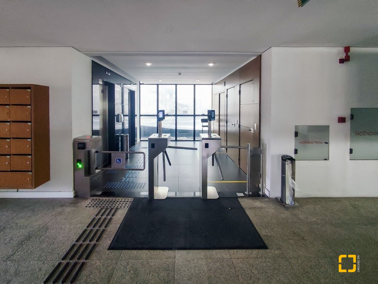 Sala com 156m², 3 garagens, no bairro João Paulo em Florianópolis