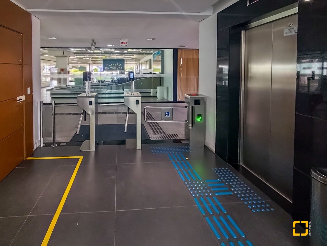 Sala com 156m², 3 garagens, no bairro João Paulo em Florianópolis
